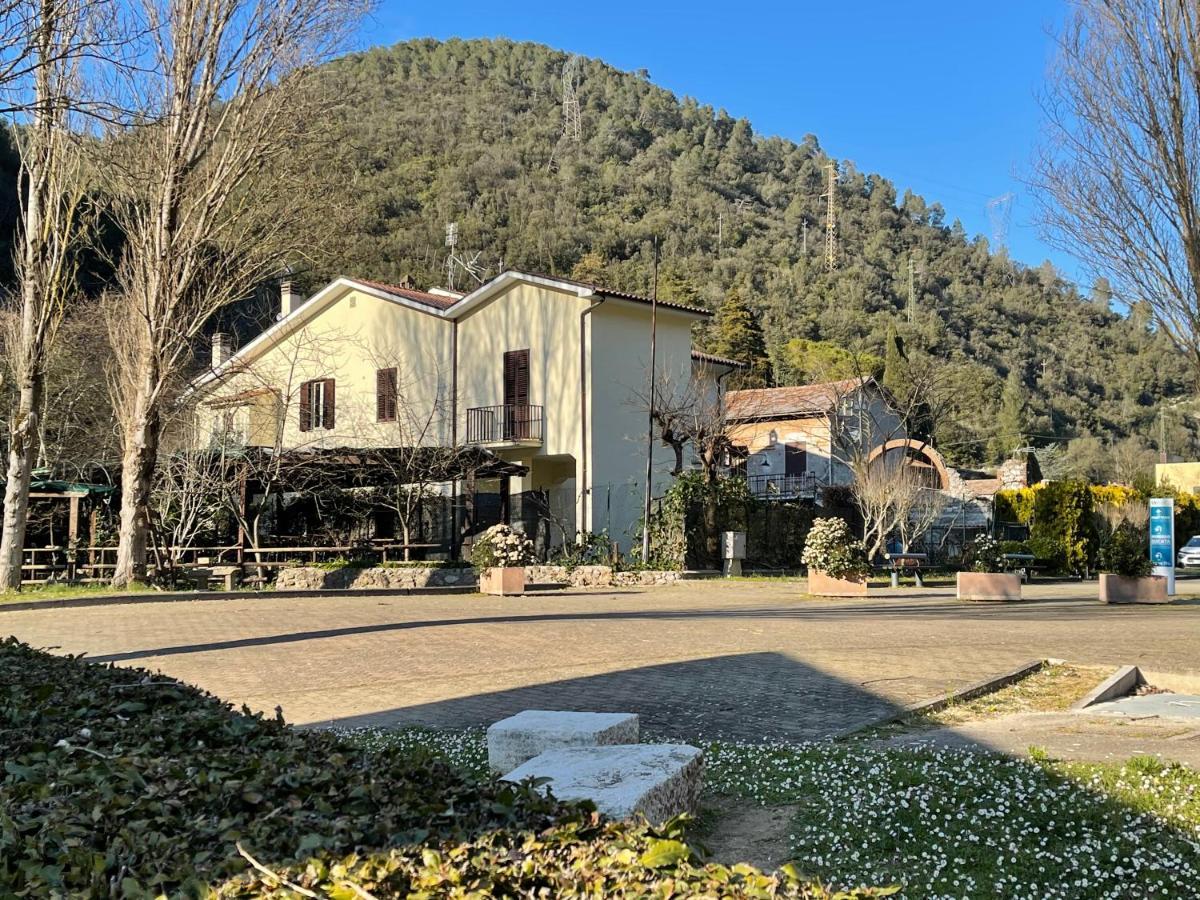 Rifugio Della Cascata Villa Collestatte Eksteriør bilde