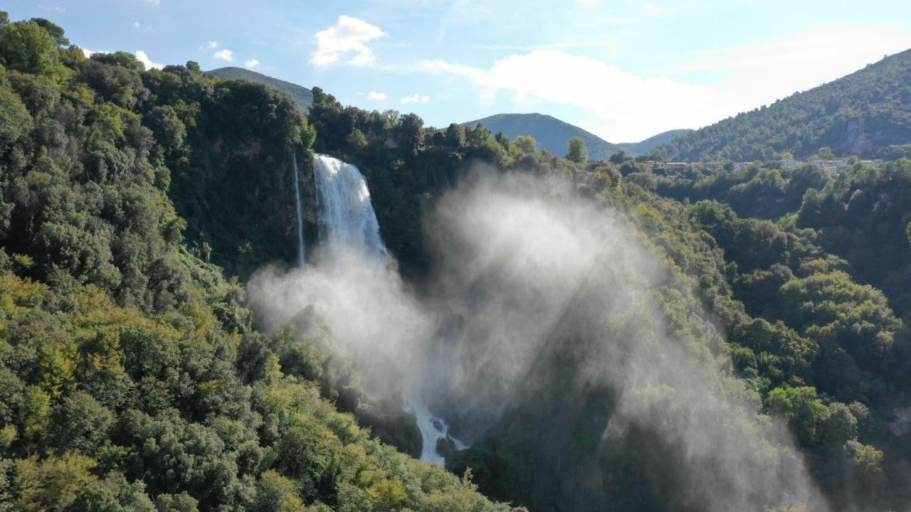 Rifugio Della Cascata Villa Collestatte Eksteriør bilde